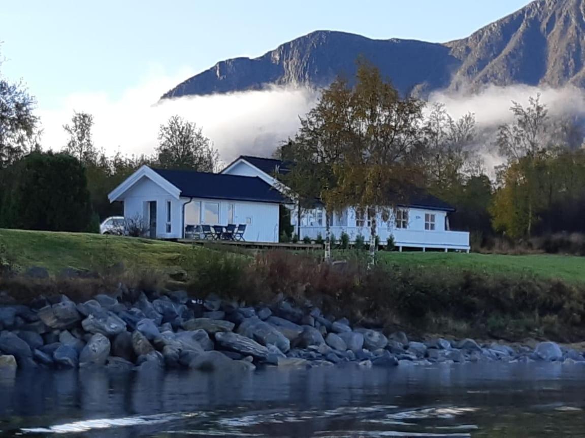 Feriehus Ved Sjoen Tomra Εξωτερικό φωτογραφία